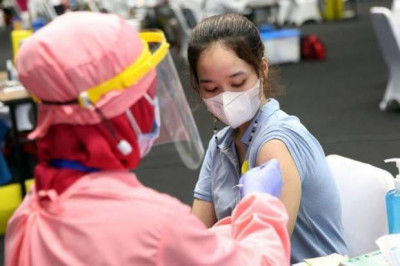 Vaksinasi COVID-19 Dosis Lengkap di Indonesia Tembus 100 Juta Jiwa